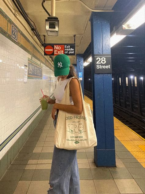 Tote Bag Outfit, Looks Pinterest, Foto Tips, Foto Poses, Outfit Trends, 가을 패션, Mode Vintage, Summer Fits, Mode Inspiration