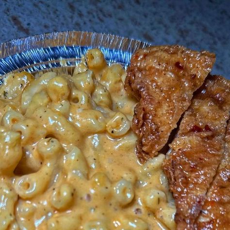 Opals Kitchen on Instagram: "Under the honey glaze sweet & spicy chicken you got the buttermilk mac and cheese….

Come eat good with us…

#macandcheese #mac #cheese #foodie #foodblogger #chefdre #honey #homemade #hotmeals #stopplaying #mywork #welldone" Buttermilk Mac And Cheese, Hot Honey Chicken Tenders, Honey Chicken Tenders, Sweet Spicy Chicken, Hot Honey Chicken, Sweet And Spicy Chicken, Homemade Stuff, Homemade Ranch, Hot Honey