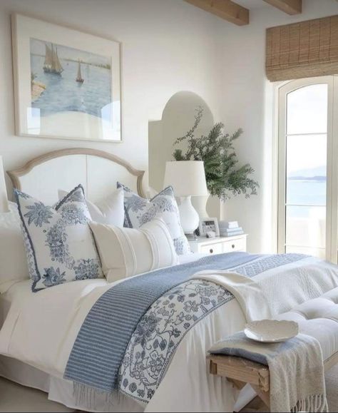 Bedroom Ideas White And Blue, Light Blue Minimalist Bedroom, Modern Cottage Style Bedroom, Cottage Style Guest Bedroom, Beach Bed Rooms, Blue Color Bedroom Ideas, Neutral And Blue Bedroom, Blue White Bedroom Ideas, Coastal Beach Room