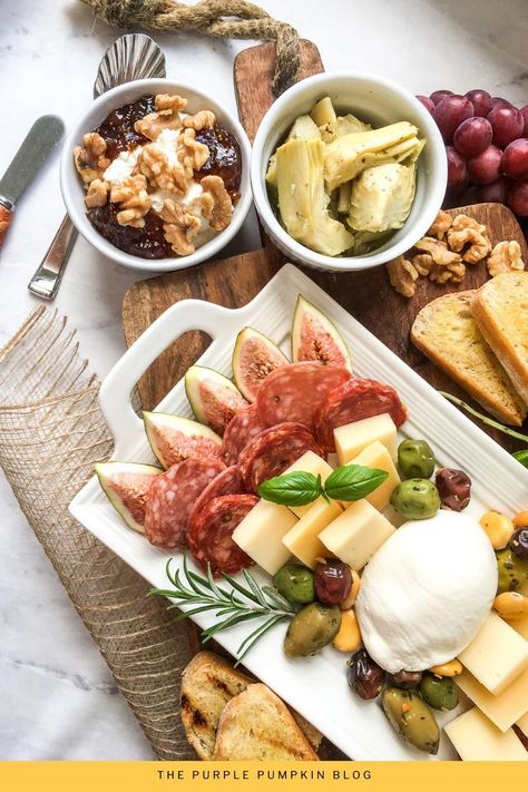 An Italian Charcuterie Board (or any type of grazing board) filled with delicious finger foods is always great for a party or gathering. Whether that is during the holiday season or not, you can't deny that a platter filled with a variety of meats, cheeses, fruits, and nuts is a GOOD thing! Simple Antipasto Platter, Italian Antipasto Platter, Chorizo Bites, Italian Charcuterie Board, Italian Charcuterie, Sweet Potato Appetizers, Antipasto Platter Italian, Bubbly Cocktails, New Years Eve Recipes