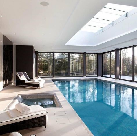 Enclosed Pool, Small Indoor Pool, Ideas De Piscina, Indoor Pool House, Indoor Swimming Pool Design, Indoor Pool Design, Piscina Interior, Swimming Pool Construction, Indoor Pools