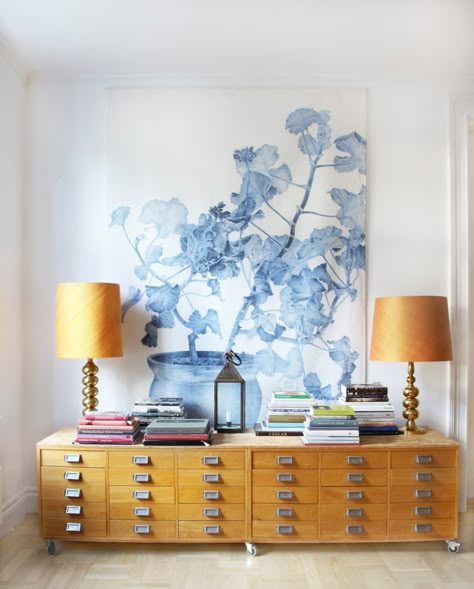 Wall art Blue Geranium, Oversized Art, Decoration Inspiration, Style At Home, 인테리어 디자인, Home Fashion, Interior Spaces, Home Is Where, Design Interior