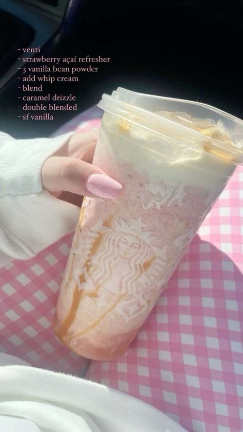 Starbucks Orders Caramel, Starbucks Copycat Recipes Drinks, Strawberry Caramel, Starbies Drinks, Starbucks Drink Menu, Starbucks Drink Ideas, Drink Starbucks, Starbucks Secret Menu Recipes, Cold Starbucks Drinks