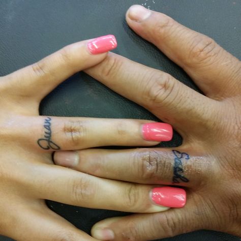 name on finger tattoos done by Kristin @ Inkaholics Gainesville GA Name On Finger Tattoo, Girl Finger Tattoos, Cute Finger Tattoos, Tattoo Uk, Small Wave Tattoo, Tattoo For Boyfriend, Ring Finger Tattoos, Finger Tattoo Designs, Finger Tattoo For Women