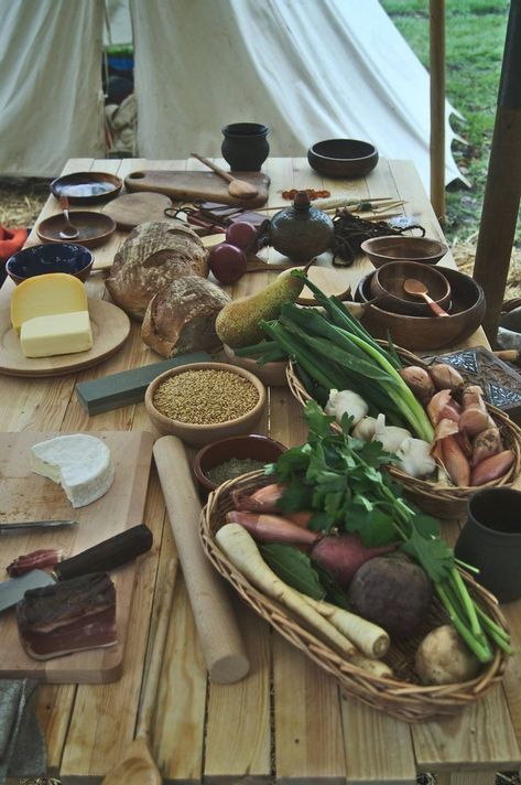 Medieval Peasant Food, Fantasy Peasant Aesthetic, Viking Food Recipes, Medieval Table, Medieval Food, Viking Food, Viking Party, Medieval Recipes, Peasant Food