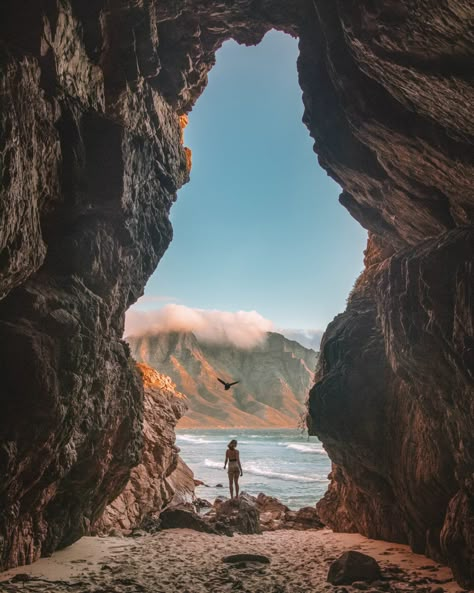 Looking for the most Instagrammable places in Cape Town? This ultimate guide to Cape Town's most beautiful destinations has you covered! Spend a beach day with penguins, watch the sunset from on top of Table Mountain, hike Lions Head, explore a shipwreck and take a photo at the infamous Surfboard Rock! Here are some of the best things to do in Cape Town to add to your Instagram itinerary! #capetown #southafrica #traveltips #instagram #travelguide #travel South Africa Itinerary, South Africa Vacation, Table Mountain Cape Town, Cape Town Travel, Africa Vacation, Cape Point, Africa Photography, Africa Trip, Africa Do Sul