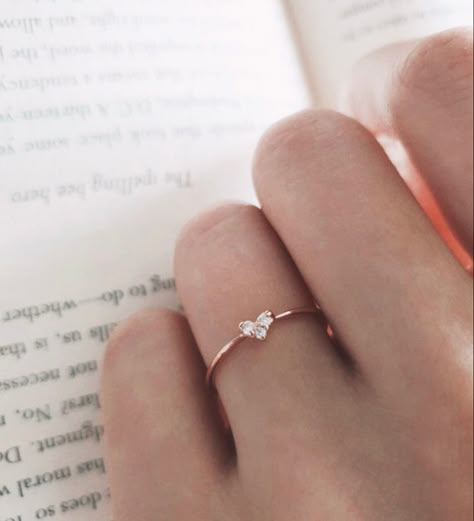 Rings Preppy, Rings Aesthetic Gold, Ring Styles Engagement, Vintage Rings Gold, Minimalist Accessories Jewellery, Grunge Ring, Simplistic Jewelry, Engagement Rings Simple, Gold Ring Jewelry