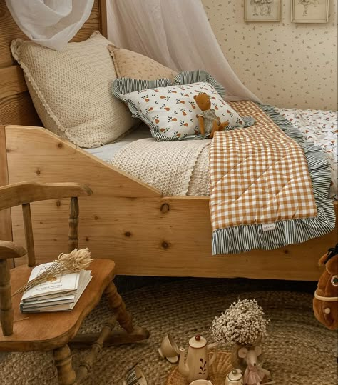 Wooden bed, quilt Queen Bed Kids Room, Vintage Kids Bed, Vintage Toddler Bed, Vintage Toddler Rooms, Rustic Kids Rooms, Wood Twin Bed, Vintage Kids Room, Kids Twin Bed, Kids Bedroom Inspiration