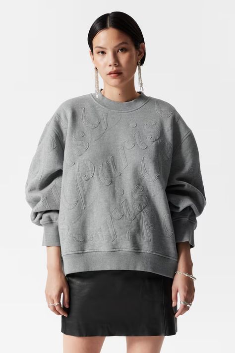 Oversized Sweatshirt - Round neck - Long sleeve - Grey Melange - Ladies | H&M GB Sweatshirt Pattern, Oversized Jersey, Outfit Essentials, Jersey Sweatshirt, Sweatshirts Pattern, Cardigan Outfits, Suits And Jackets, Swimwear Shorts, Blazer And Shorts