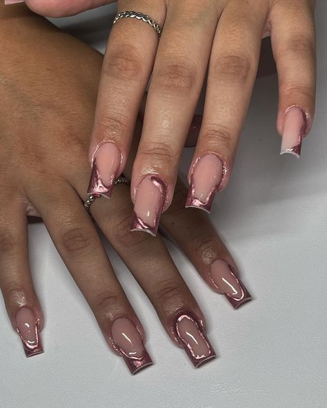 30+ Rose-Gold Nail Ideas to Bring a Touch of Glamour to Your Style Rose Gold Nail Inspo Acrylic, Elegant Rose Gold Nails, Rose Gold Crome Nails, Rose Gold Nails For Prom, Rose Gold Acrylic Nail Designs, Rose Gold Nails Acrylic Square, Hoco Pink Nails, Pink And Gold Chrome Nails, Rose Gold Chrome French Tip Nails