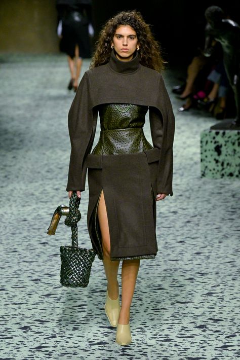 Bottega Veneta Outfits Women, Fw 2023 Runway, Bottega Veneta Coat, High Fashion 2024, Bottega Veneta 2024, Skirts Runway, Bottega Veneta Runway, Bottega Veneta Fashion Show, Bottega Veneta Outfit