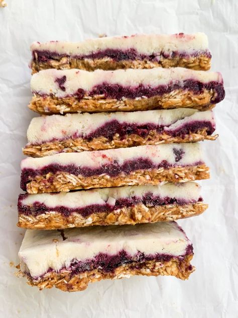 Granola Yogurt Bars, Yogurt Bars, Frozen Yogurt Bar, Frozen Greek Yogurt, No Bake Summer Desserts, Old Fashioned Oats, Yogurt Bites, Yogurt Bar, Refreshing Snacks