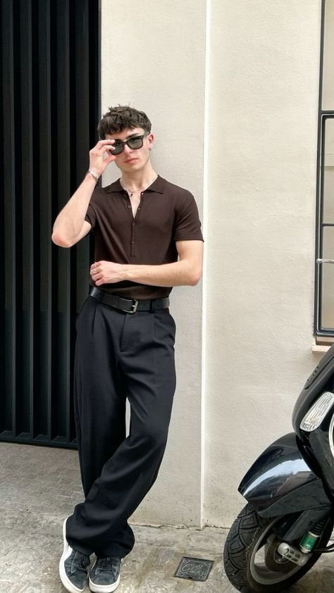 Italian Aesthetic Outfit, Office Outfit Men, Cargo Outfits, Aesthetic Hombre, Office Old Money, Masculine Outfits, Old Money Fashion, Mens Smart Casual Outfits, Money Fashion