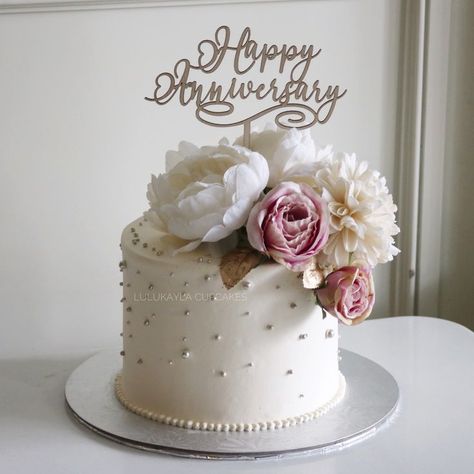 Flower cake | Happy anniversary cakes, Happy marriage anniversary cake, Wedding anniversary cakes Buttercream Anniversary Cake Ideas, Floral Anniversary Cake, 50 Anniversary Cake Ideas, Rokafied Cake, Marriage Cake Design, Elegant Flower Cake, Marriage Anniversary Cake Design, Anniversary Cakes Ideas, Wedding Anniversary Cake Design