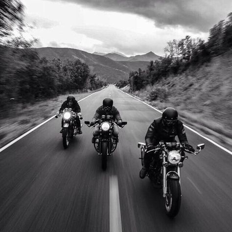 Brother Moto : Photo Christian Motorcycle Clubs, Biker Romance, Devney Perry, Biker Boy, Motorcycle Gang, Мотоциклы Cafe Racers, Motorcycle Photography, Motorcycle Aesthetic, Biker Aesthetic