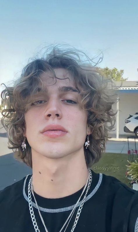 Hair Inspo Guys, Messy Hairstyles Long Hair, Long Hair Styles Men Curly, Hair Styles Men Curly, Short Hair Messy, Young Men Haircuts, Blonde Hair Inspo, Hairstyles Long Hair, Male Haircuts Curly