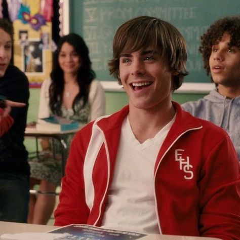 troy bolton in high school musical 3 🏀❤️ Troy High School Musical, Troy And Gabriella, Lucas Grabeel, Ryan Evans, High School Music, High School Musical 3, Troy Bolton, The Greatest Showman, The Best Films