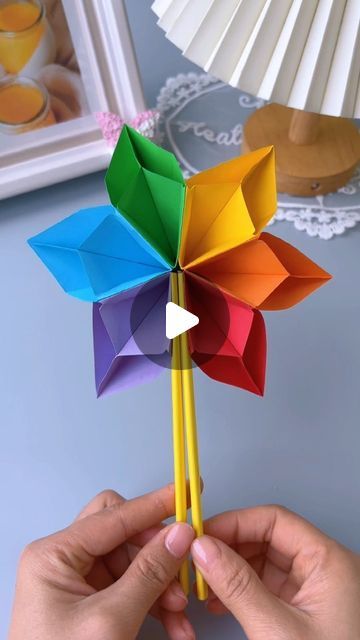 Diy Paper Folding Crafts, Easy Toys To Make For Kids, Easy Crafts For Kids With Paper, Kid Paper Crafts, Paper Folding Crafts For Kids, Easy Diy Toys, Origami Flowers Easy, Quick Crafts For Kids, Origami House