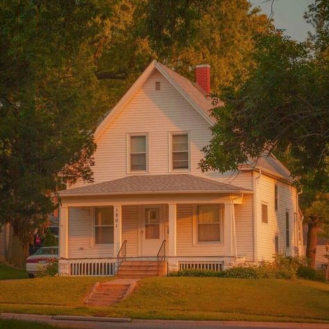 Indie House Exterior, 70s Houses Architecture, Aesthetic House Exterior, 80s House, Painting Reference, Bg Design, Suburban House, House Aesthetic, American House