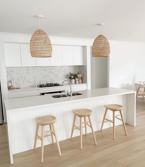 Hamptons Kitchen Australia, Modern Coastal Kitchen, Beautiful White Kitchens, Coastal Kitchen Design, Coastal Kitchen Decor, Rattan Bar, Kitchen Bench, Coastal Kitchen, House Design Kitchen