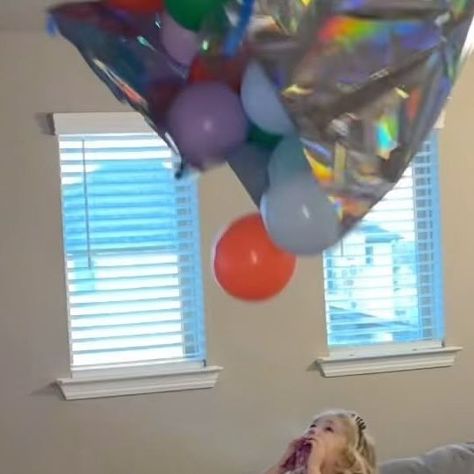 Kristin Miller | Mom of 2 on Instagram: "A DIY balloon drop is a super easy way to make NYE special for your kids✨Comment “drop” to get links sent directly to your DMs! Everything arrives before NYE🪩 I think this is going to be our new favorite NYE family tradition🥹 • IB: @athomewith.shannon • • #newyearseve #nye #nye2024 #familytraditions #momof2 #momhack #kidsnewyearseve #nyeideas #nyeideasforkids #familyfun #newyearseveparty #partyideas #balloondrop" Diy Balloon Drop Easy, Balloon Drop Diy, Diy Balloon Drop, Kids New Years Eve, Balloon Drop, Mom Of 2, Diy Balloon, Family Tradition, Balloon Diy