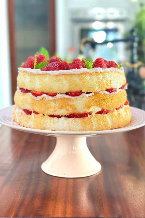 Layered Angel Food Cake with Cream Cheese Frosting Pumpkin Bundt Cake Recipes, Strawberry Cream Cheese Frosting, Cake Celebration, Pumpkin Bundt Cake, Truly Scrumptious, Cake With Cream Cheese Frosting, Sunday Recipes, Delicious Cream, Strawberry Cream Cheese