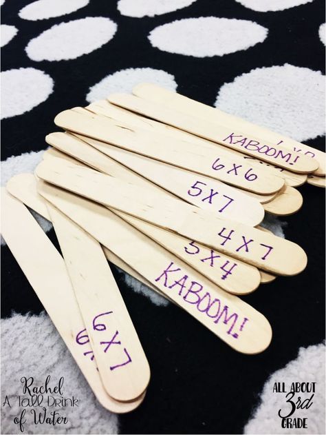 Easy to make multiplication game with popsicle sticks and a marker! Multiplication Game, Multiplication Tricks, Multiplication Activities, Teaching Multiplication, Multiplication Games, Math Intervention, Math Multiplication, Third Grade Math, Math Methods