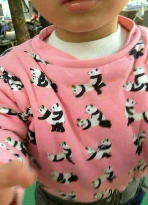 Kids Love Pandas! Clothing Fails, Epic Clothing, Panda Design, Design Fails, Embarrassing Moments, Fashion Fail, Funny Outfits, Fun Run, 웃긴 사진