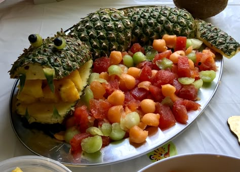 Elephant Fruit Platter, Wild Animal Food Ideas, Animal Themed Fruit Tray, Jungle Themed Appetizers, Jungle Theme Party Food Ideas, Alligator Fruit Display, Wild One Fruit Tray, Alligator Fruit Tray, Safari Themed Fruit Tray