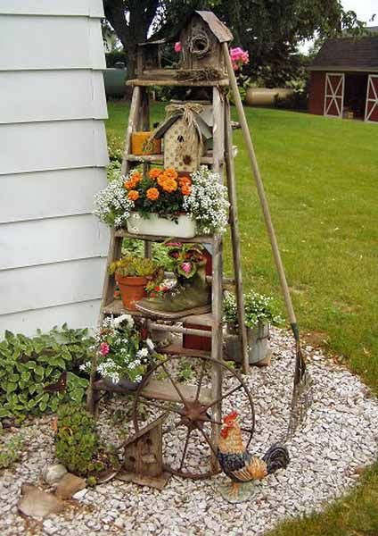 Summer Garden Decorations, Taman Vintage, Old Wooden Ladders, Flower Garden Decorations, Garden Ladder, Gardening Decor, Vintage Ladder, Old Ladder, Vintage Garden Decor