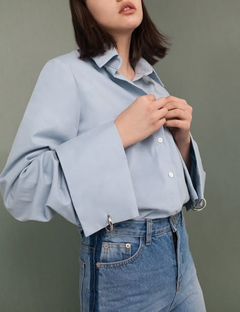 Oversize Sleeves, Trendy Tops For Women, Spring Fashion Trends, Mode Inspo, Abayas Fashion, T Shirt Style, Trendy Tshirts, Mode Inspiration, Trendy Tops