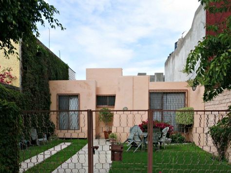 Mexican House Design: A Look at Houses in Mexico Mexico House Mexican Style, Small Mexican House, Adobe Floor, Mexican House Design, Mexican House Exterior, Mexican Houses, Mexican Style House, Mexico Houses, Mexican Homes