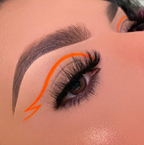 Color Eyeliner Makeup, Eyeliner Designs, Neon Makeup, Cute Eye Makeup, Graphic Makeup, Rave Makeup, Graphic Eyeliner, Eye Makeup Pictures, Quick Makeup