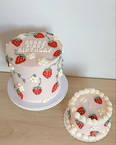 Smash Cake Strawberry Theme, Strawberry 1st Birthday Party Cake, Strawberry Birthday Smash Cake, Strawberry Cake Theme, Strawberry Cake Smash Photography, Berry First Smash Cake, Strawberry Birthday Cupcakes, My Berry First Birthday Cake, Pink And White Smash Cake