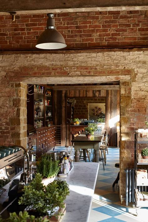 Farmhouse Cafe, Farmhouse Restaurant, Soho Farmhouse, Decoration Vitrine, Industrial Bedroom, European Home Decor, Industrial Interiors, Farm Shop, Soho House