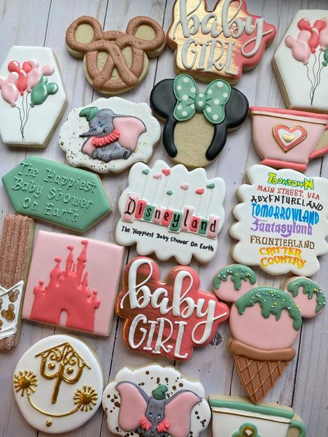 Disneyland Cookies Decorated, Disney Cookies Decorated, Disneyland Baby Shower Ideas, Disneyland Cookies, Disneyland Party, Disney World Birthday, Disneyland Birthday, Disney Princess Babies, Disney Cookies