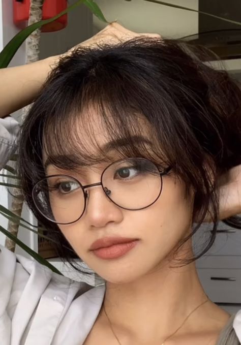 Across The Forehead Bangs, Round Face Fringe, Wispy Bangs Round Face, Bangs And Glasses, Glasses For Round Faces, Light Bangs, Short Hair Round Face, Cut Bangs, Cute Bangs