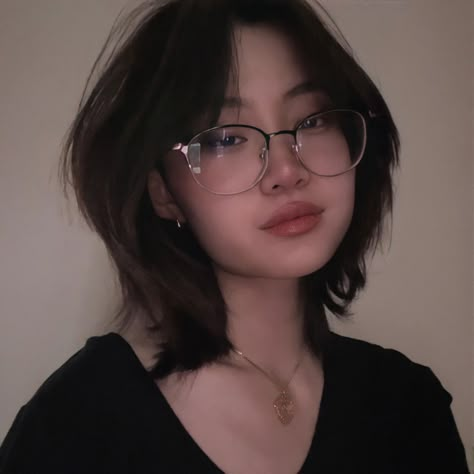 Hairstyle For Women Wedding, Short Hair And Glasses Women, Tomboy Glasses, Short Haircut With Glasses, Short Hairstyle Women With Glasses, Haircut With Glasses, Short Hair Glasses, Hairstyle For Women, Short Hair Tomboy