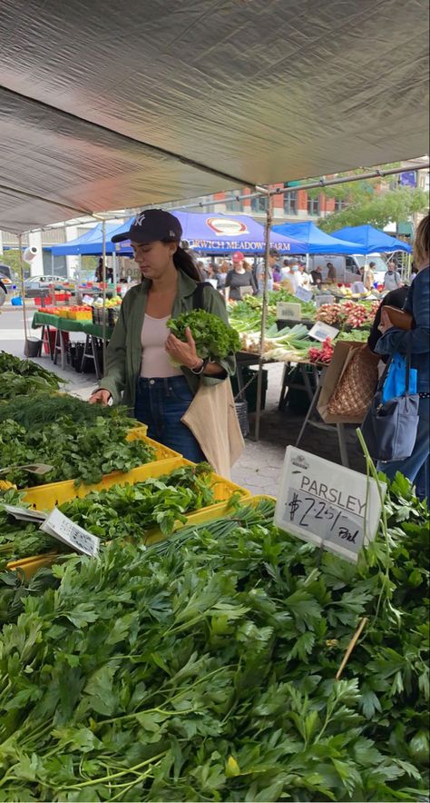 Farmers Market Friends, Emily Mariko, Summer Farmers Market Aesthetic, Shopping At Farmers Market, 32 Year Old Woman, Woman At Farmers Market, Farmers Market New York, Farmers Market Outfit, Fruit Picking