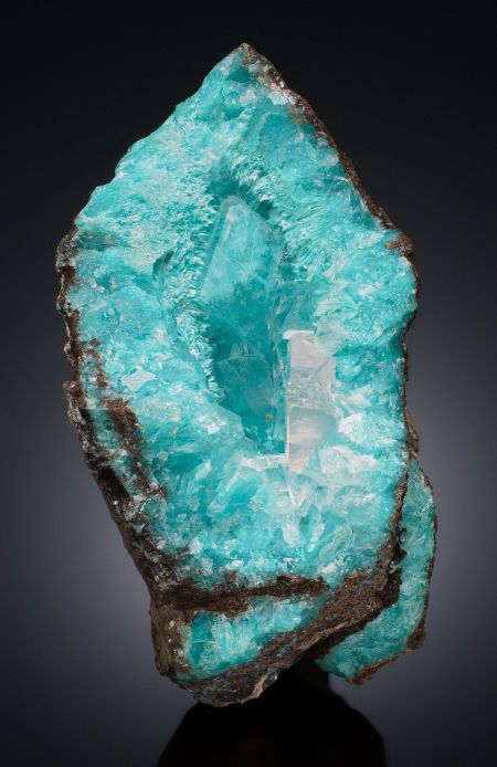 AURICHALCITE with CACLITE Southwest Mine, Bisbee, Warren District, Mule Mountains, Cochise County, Arizona, USA / Mineral Friends <3 Turquoise Aesthetic, Crystals Gems, Pretty Rocks, Arizona Usa, Beautiful Rocks, Aqua Turquoise, Mineral Stone, Minerals And Gemstones, Rocks And Gems