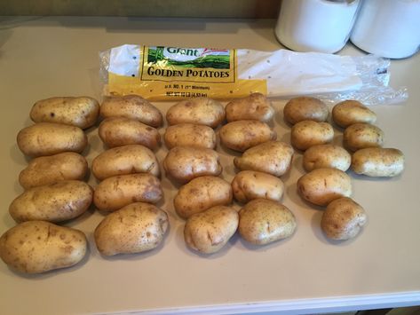 How To Make Baked Potatoes For A Crowd, Large Crowd Meals Main Courses, Pasta Large Crowd, Bulk Baked Potatoes, Baked Potatoes In The Oven For A Crowd, Baked Potato For A Crowd, Large Batch Baked Potatoes, Baked Potatoes For A Crowd In A Roaster, Easy Feed A Crowd Dinners