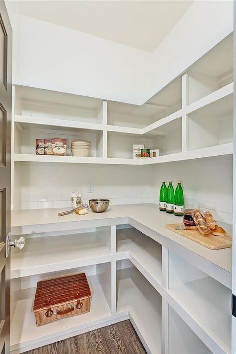 Fabulous walk-in pantry with L-shaped, built-in shelving and a wraparound counter finished with a subway tile backsplash. L Shaped Pantry, Kitchen Corner Cupboard, Kitchen Cabinet Organization Layout, Pantry Renovation, Diy Cupboards, Diy Pantry Organization, Pantry Layout, House Pantry, Kitchen Pantry Ideas