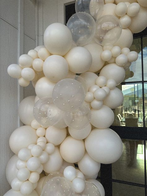 Bridal Balloons, Pearl Bridal Shower, Bridal Shower Decoration, Bridal Shower Inspo, Bridal Shower Balloons, Balloon Garland Diy, Fest Temaer, Shower Balloons, Bridal Shower Planning