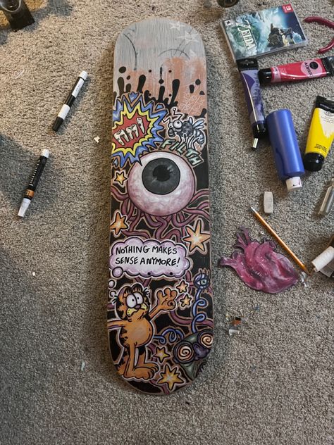 Emo Skateboard Design, Creative Street Art, Things To Paint On A Skateboard, Punk Skateboard Design, Back Of Skateboard Design, Drawing On Skateboard Ideas, Skate Bored Design, Skateboard Bottom Design, Skateboard Paint Ideas