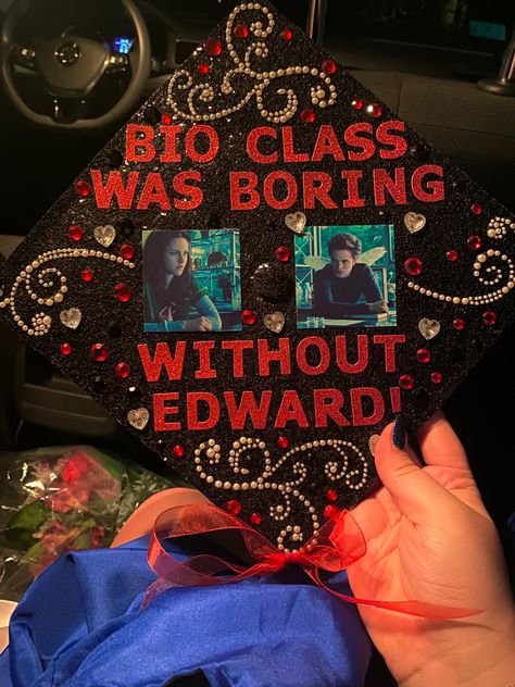 Twilight Graduation Cap Ideas, Graduation Cap Designs Video Games, Graduation Cap Designs Horror, Twilight Grad Cap, Graduation Cap Designs Twilight, Tim Burton Graduation Cap, Horror Movie Graduation Cap, Graduation Cap Designs Vampire Diaries, Horror Graduation Cap