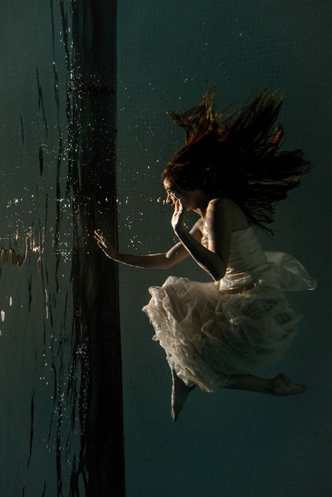 Underwater Photography Contest Entry by Josh Gingham | Stoppers. #photo #photofashion #photoediting #photoeditingtips #clippingpath Underwater Photography Pool, Underwater Photoshoot, Underwater Portrait, Teresa Palmer, Underwater Art, Photographie Portrait Inspiration, Photography Contest, Into The Water, Fantasy Photography