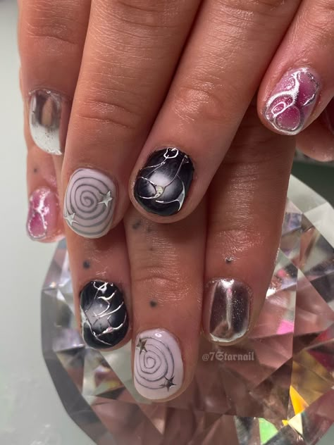 Natural alt nails indie manicure Indie Short Nails, Alt Short Nails, Alt Nails Short, Short Alt Nails, Alt Nails Designs, Alt Nails, Short Manicure, Nails Indie, Black Chrome Nails