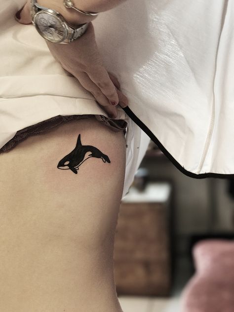 Orca Tattoo Killer Whale Tattoo, Shark Tattoo Ideas, Haida Tattoo, Hai Tattoo, Tato Tradisional, Cute Animal Tattoos, Orca Tattoo, Whale Tattoo, Simple Tattoos For Women