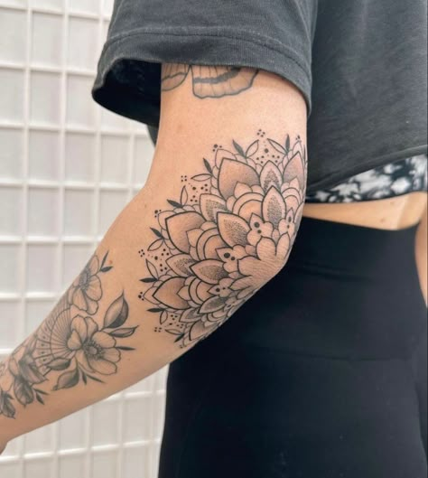 Forarm Tattoos, Quality Tattoo, Elbow Tattoos, Upper Arm Tattoos, Geniale Tattoos, Leg Tattoos Women, Knee Tattoo, Baby Tattoos, Sleeve Tattoos For Women