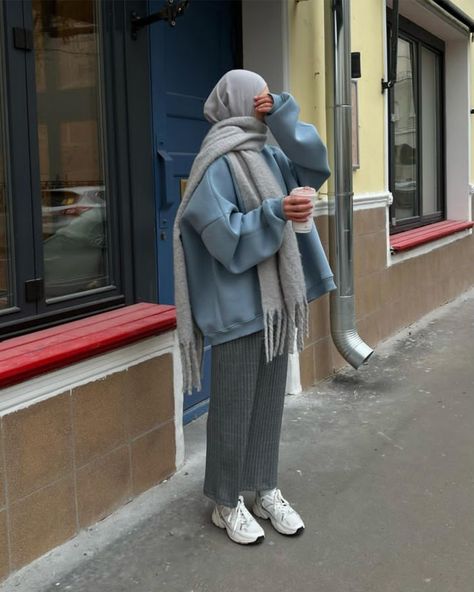 Hijabi Fashion Winter, Hijabi Winter Outfits, Winter Modest Outfits, Hijab Trend, Modest Winter Outfits, The Group Chat, Girls Winter Outfits, Estilo Hijab, Hijabi Fits